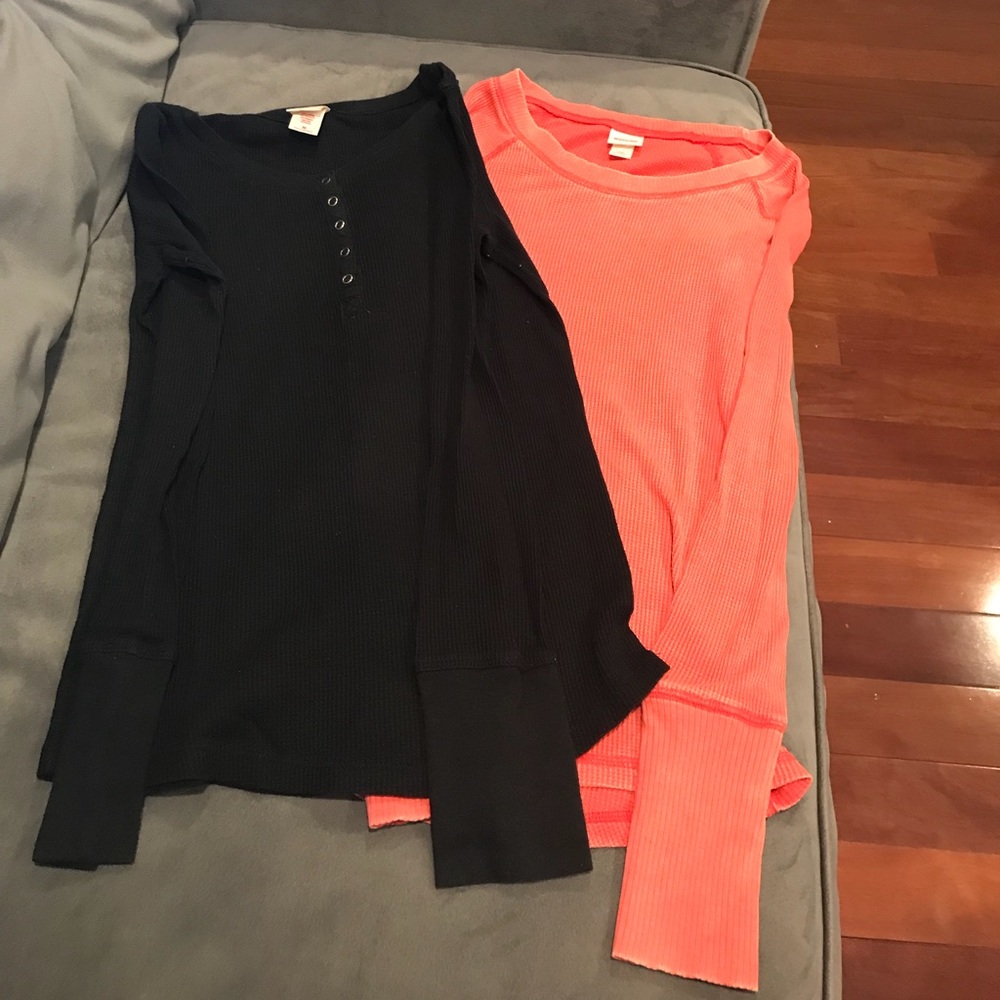 Lot of 2 - lightweight thermal- medium - Mossimo